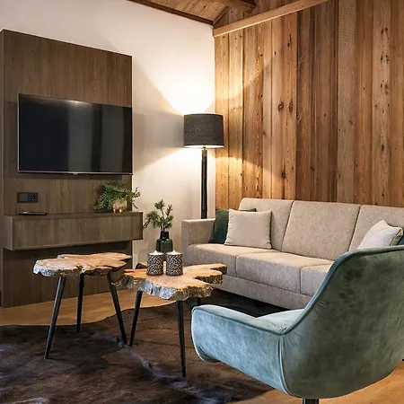 Daire Stylish Loft With Mountain View Near The Afritz