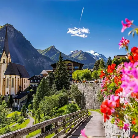 Daire Stylish Loft With Mountain View Near The Afritz